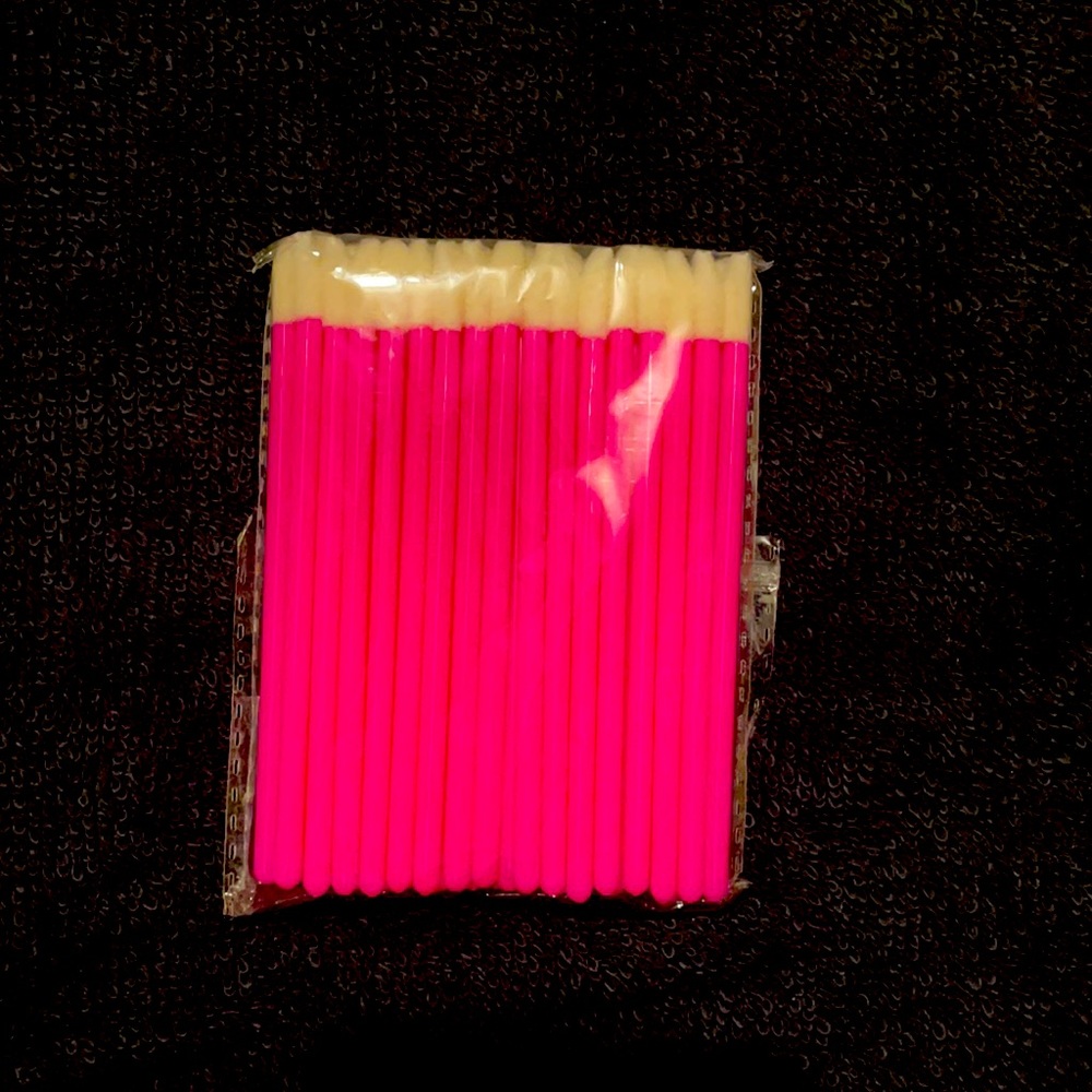 Eyelash applicator brush